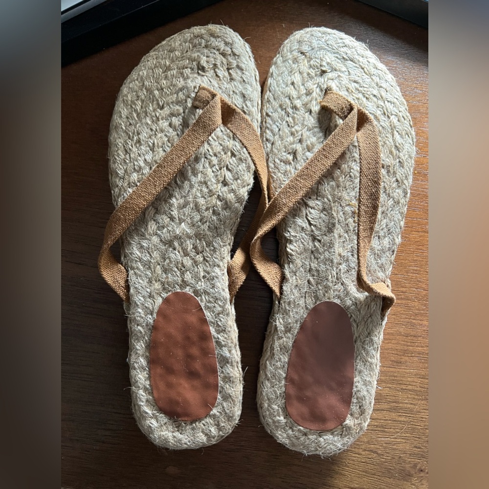 Jute slippers/flip-flops  brown:Tan size 8W. New